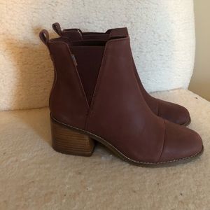 New Toms Esme Booties / sz 9 / brown leather